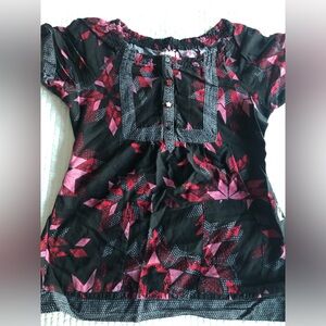 Koi Women’s Scrub Top.  Back and Red.  Size Medium.